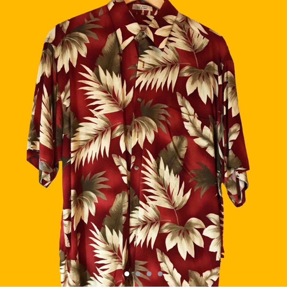 PIERRE CARDIN FLORAL LEAF PATTERN BUTTON UP TOP